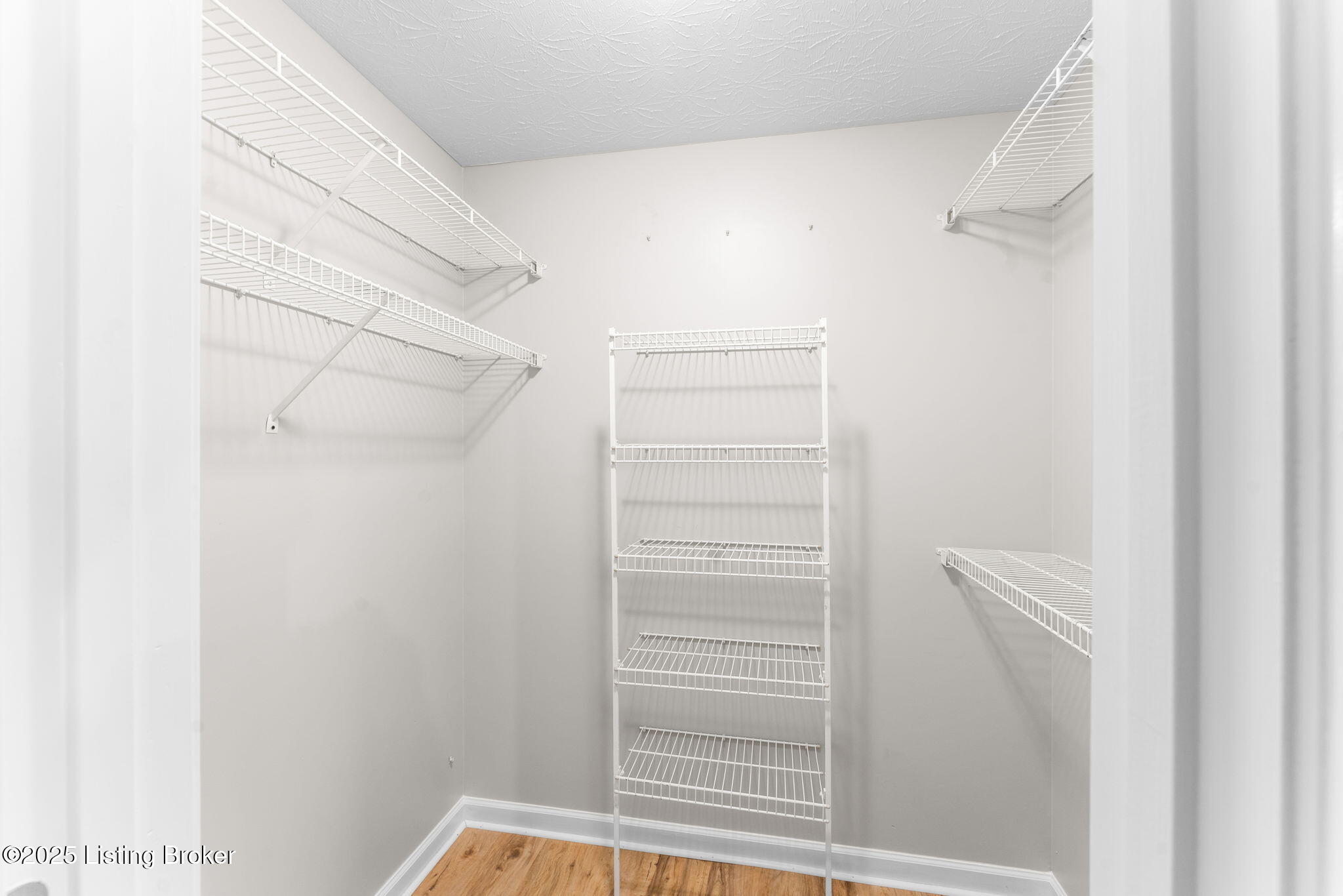 1201 Salem Cir