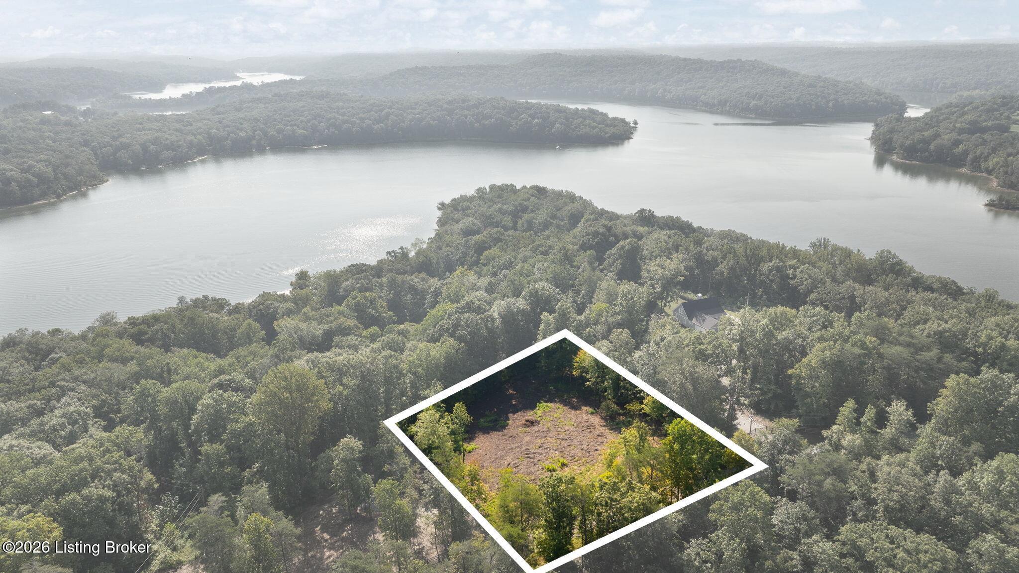 192 Lakeshore Dr