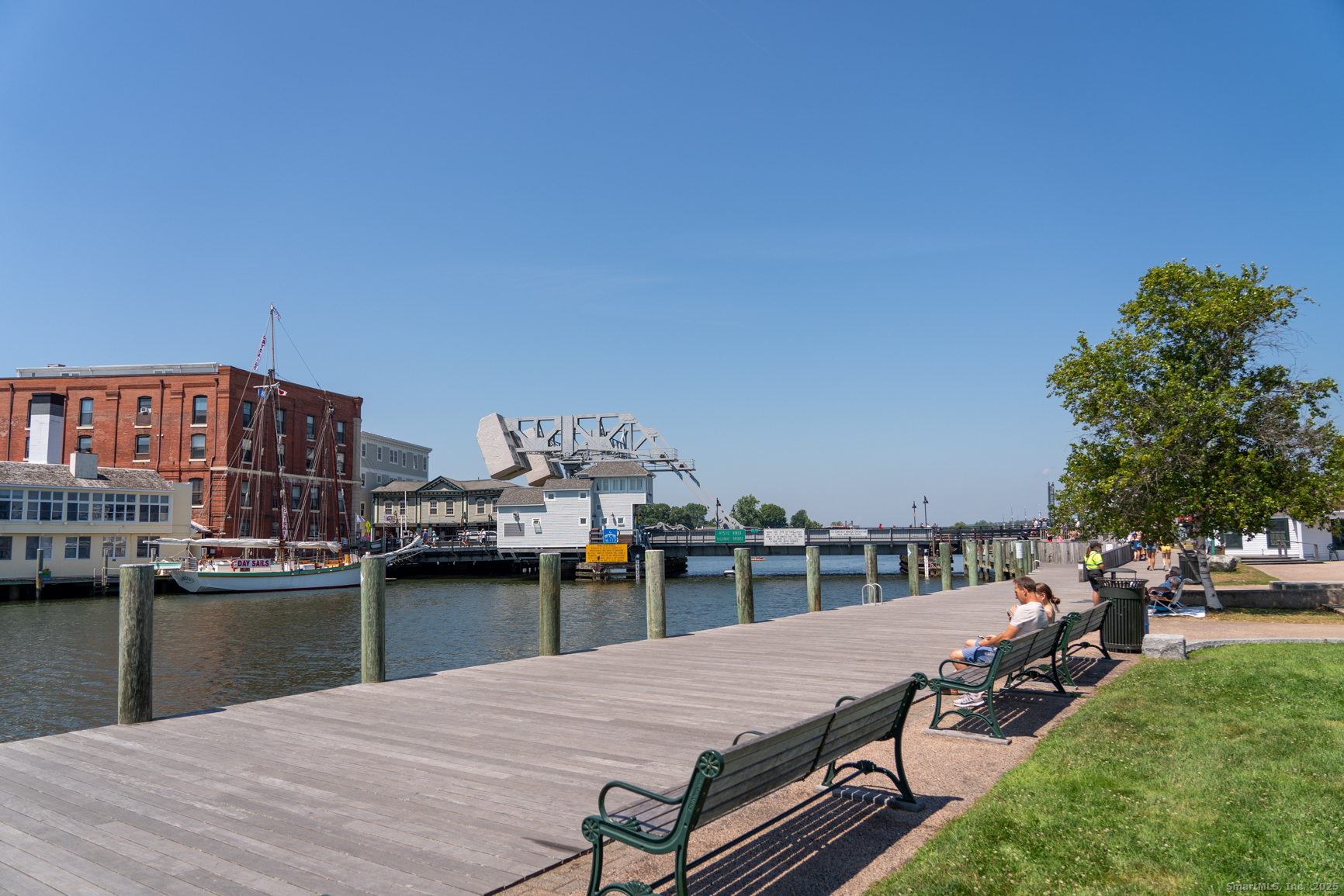 60 Willow Street 305