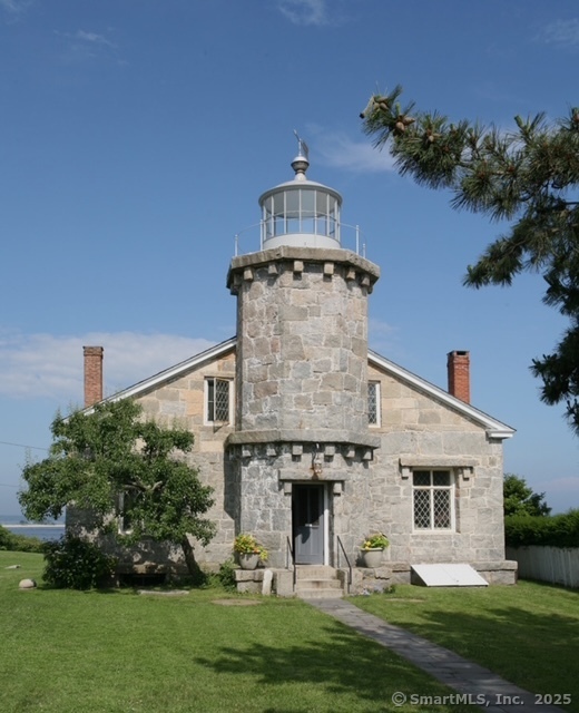 14 Trumbull Street