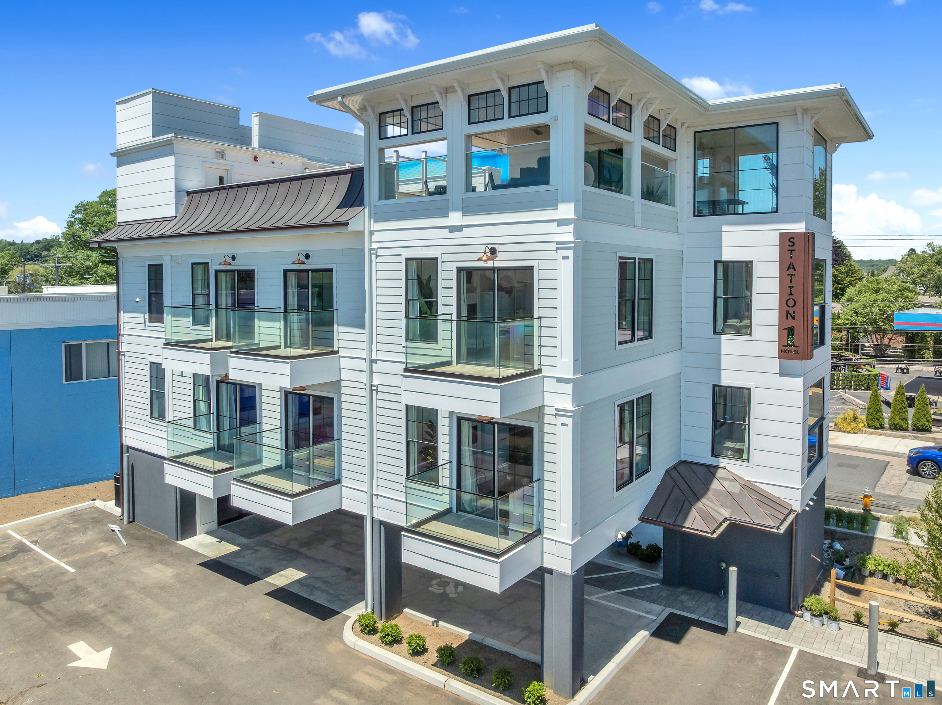 32 Broadway Avenue