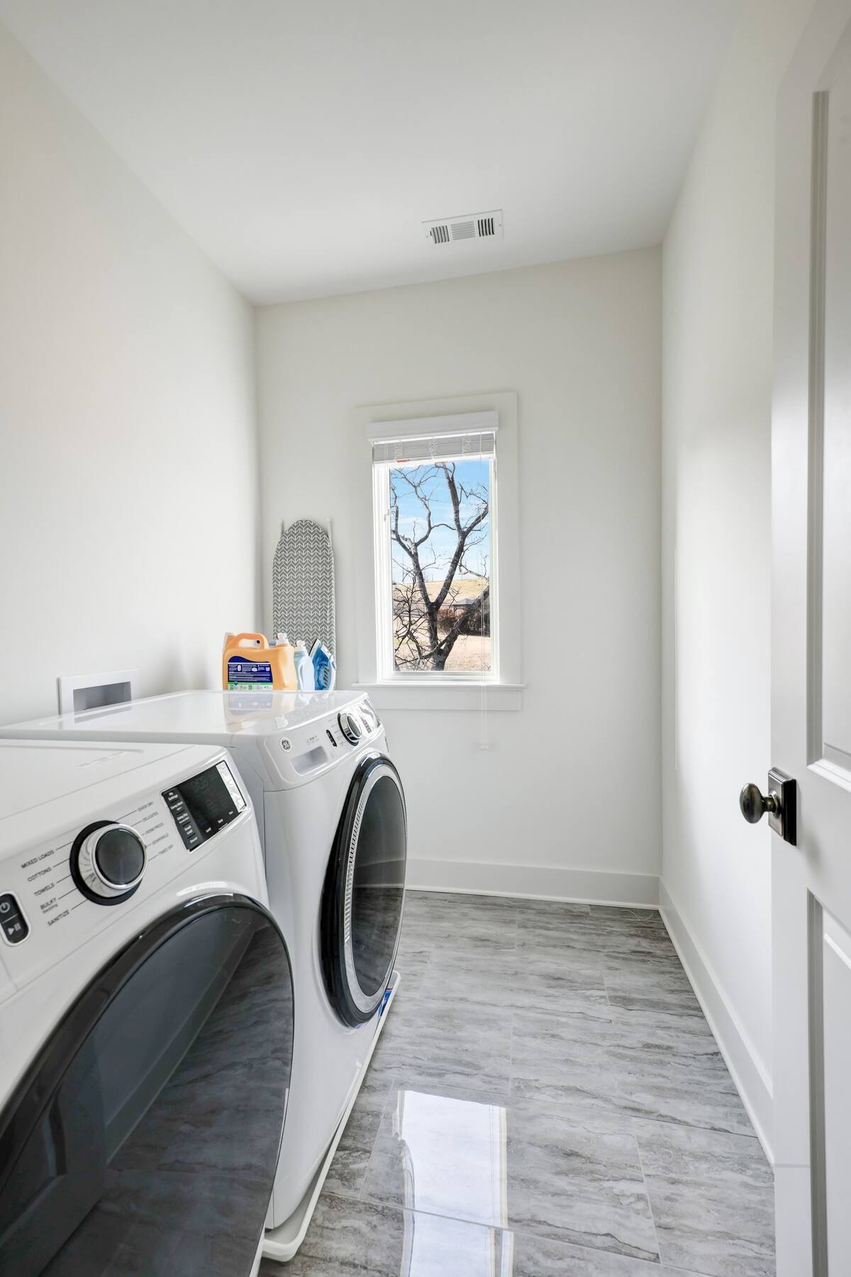 1033 Wedgewood Ave Unit: 2