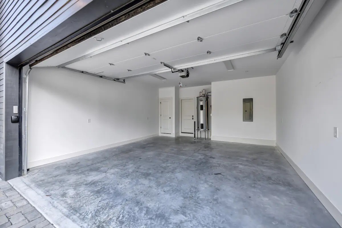 1033 Wedgewood Ave Unit: 2