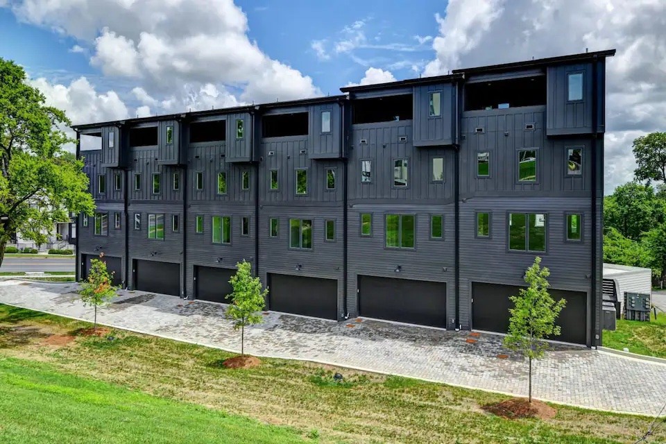 1033 Wedgewood Ave Unit: 2
