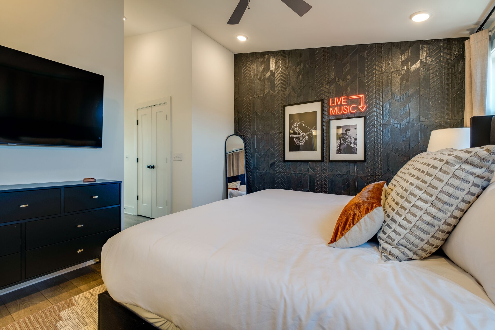 1519 Meridian St Unit: 1
