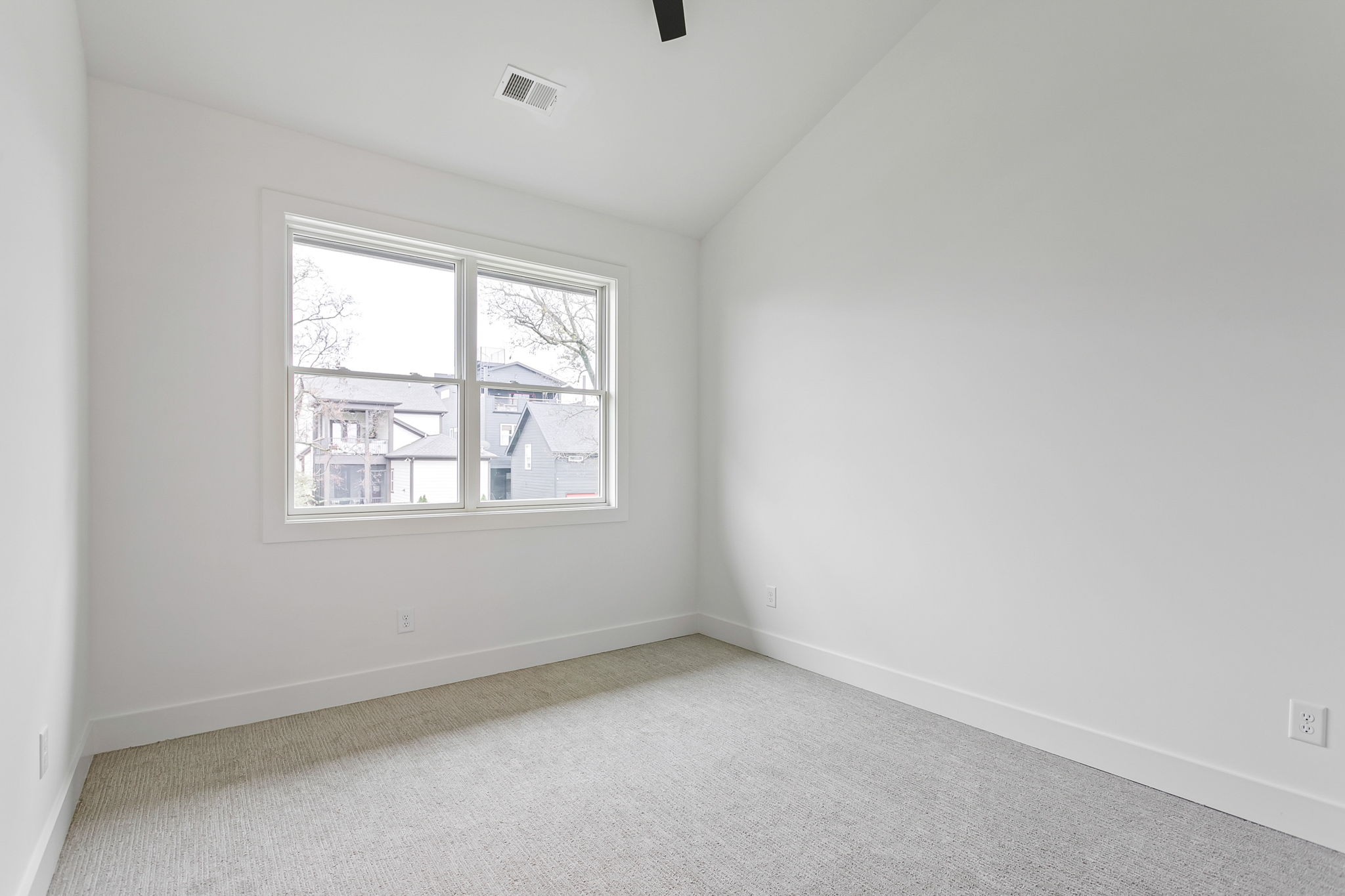 1009 Summit Ave