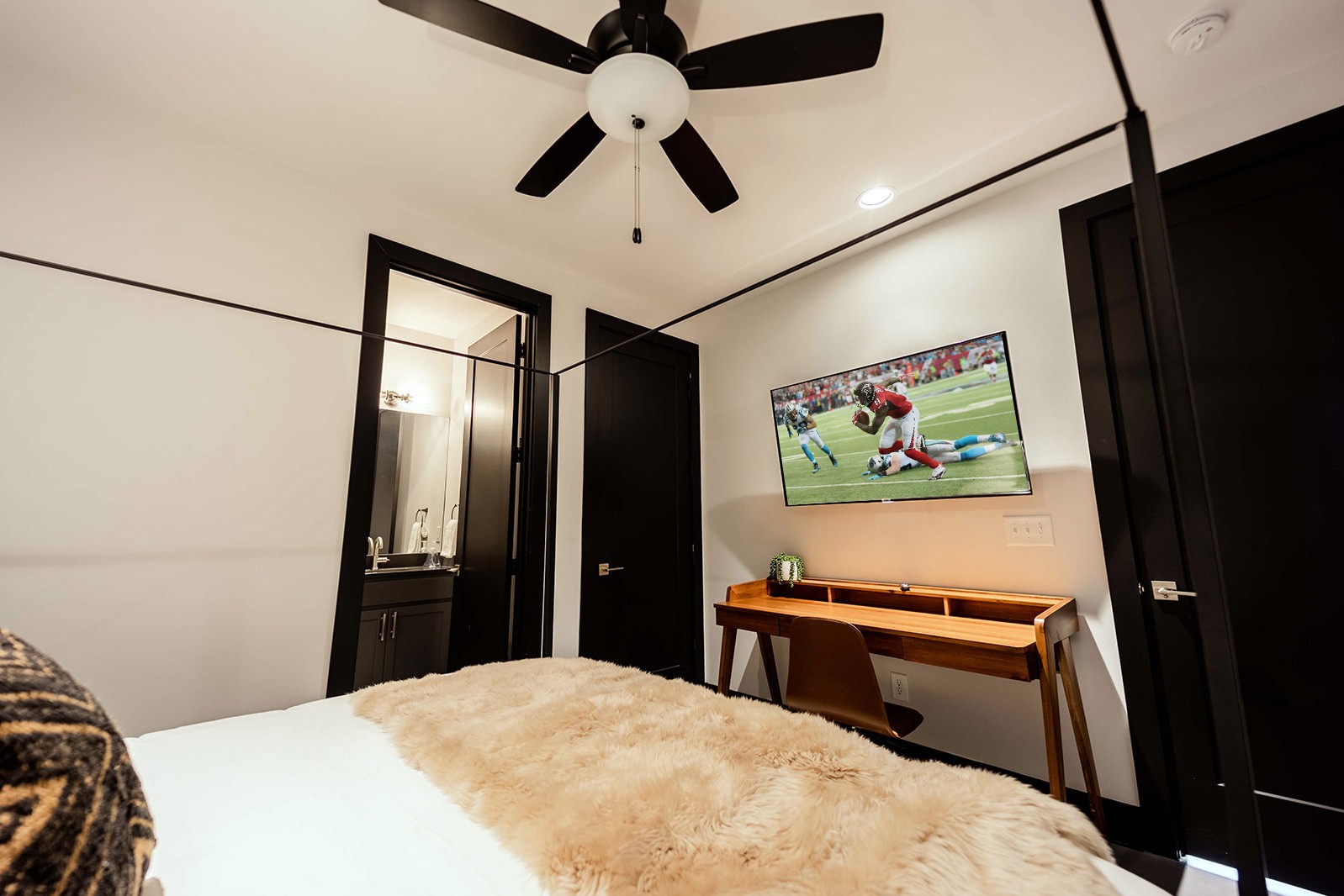 1037 Southside Ct Unit: 4