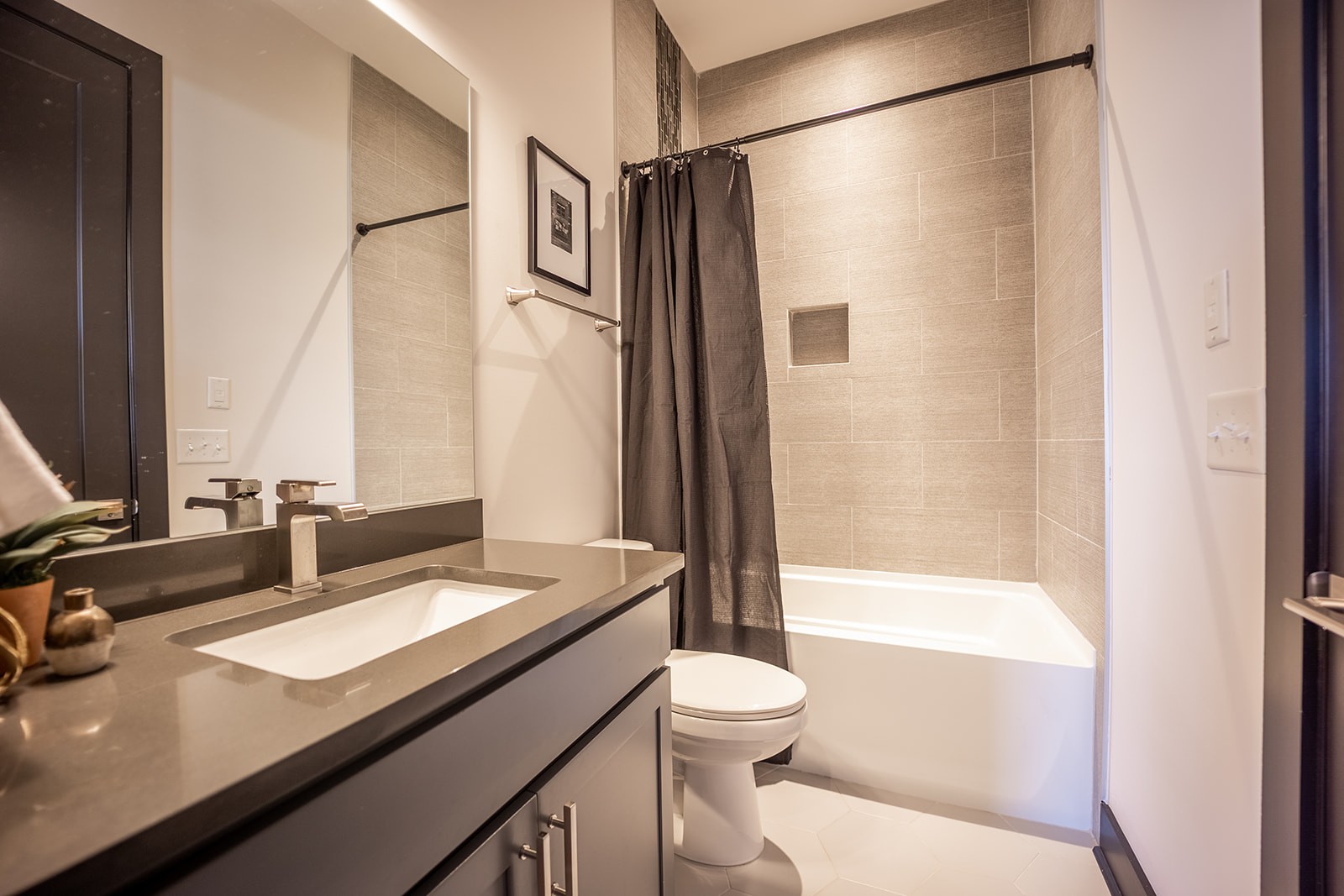 1037 Southside Ct Unit: 4