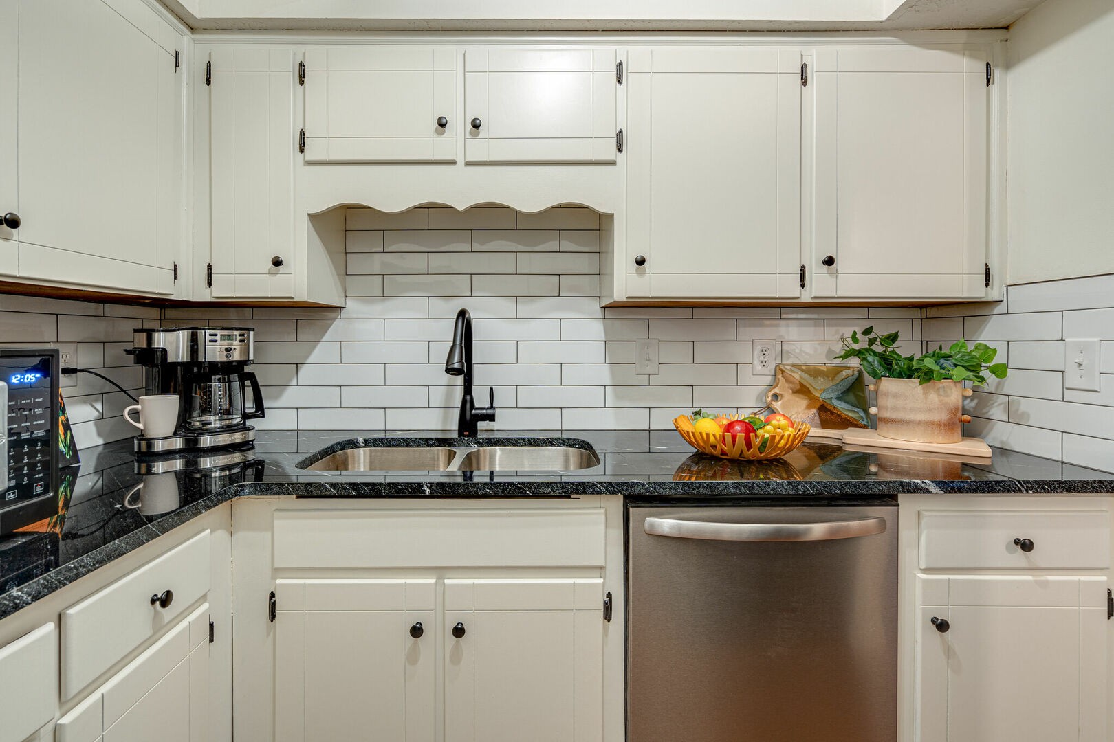 1808 State St Unit: 208