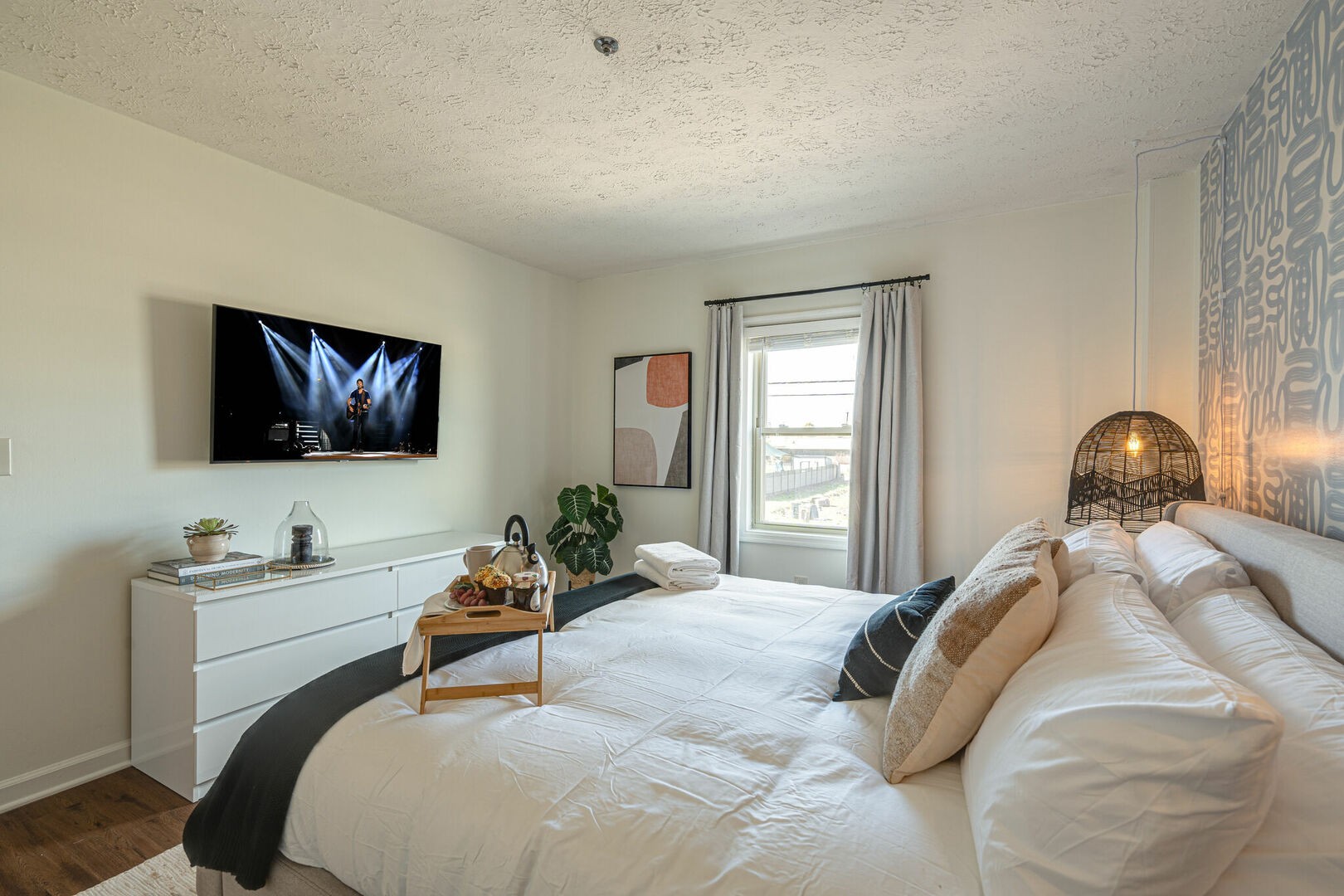 1808 State St Unit: 208