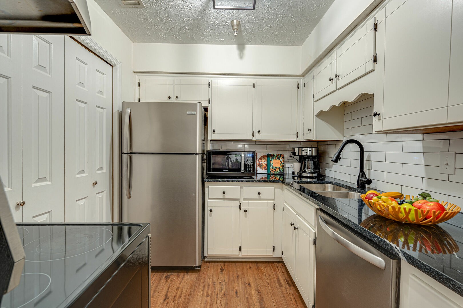 1808 State St Unit: 208