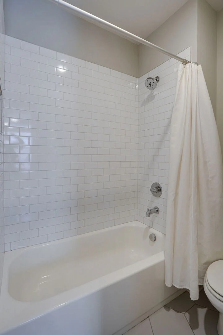 805B Bradford Ave Unit: 302