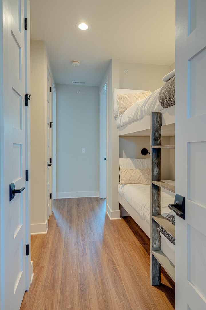 805B Bradford Ave Unit: 301