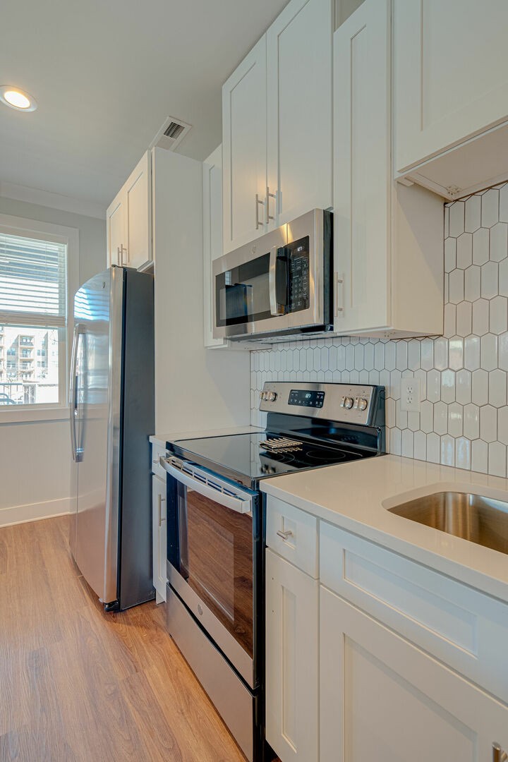 805B Bradford Ave Unit: 301