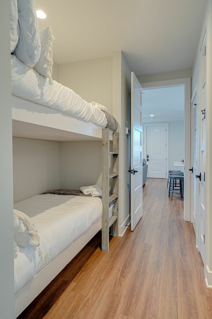 805B Bradford Ave Unit: 301