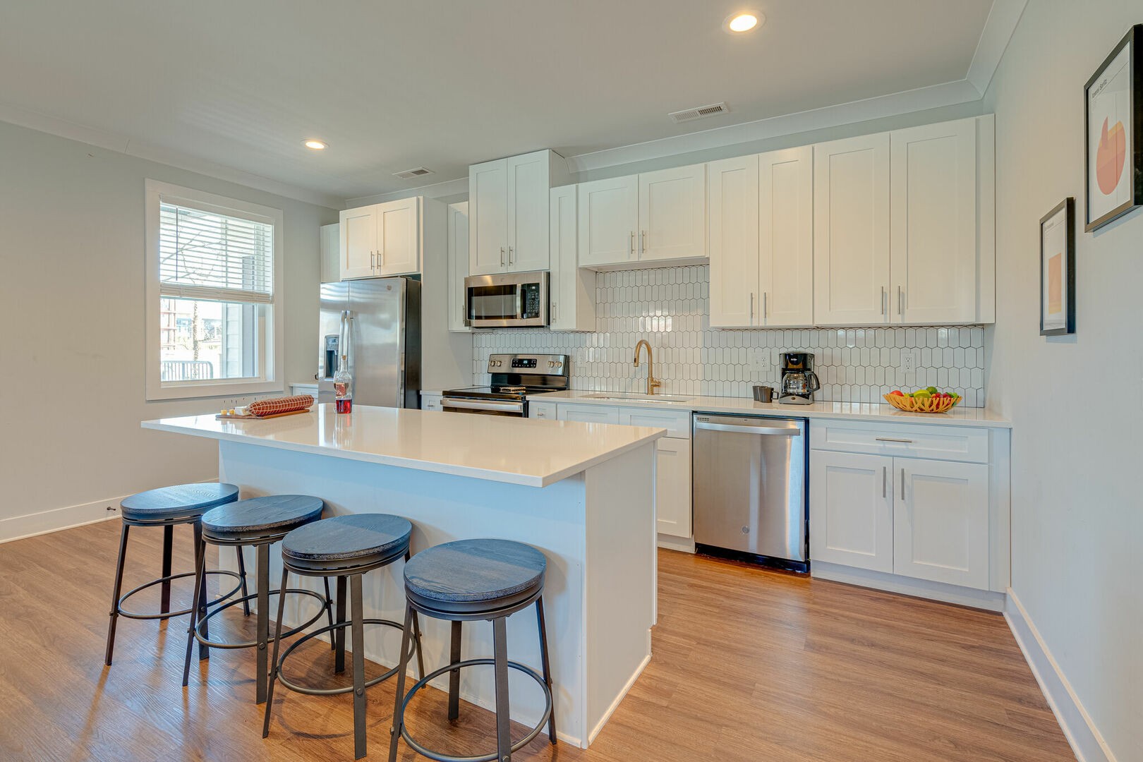 805B Bradford Ave Unit: 301
