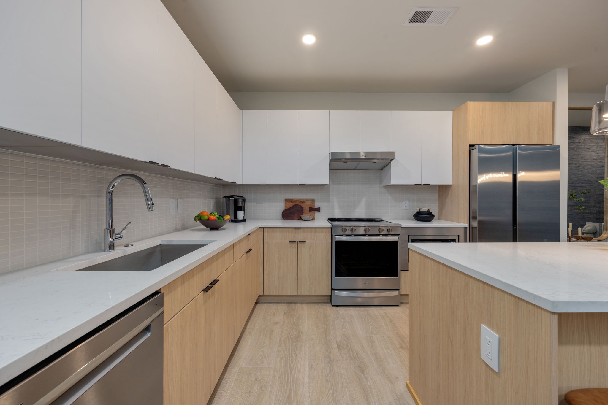 635 7th Ave, S Unit: 204