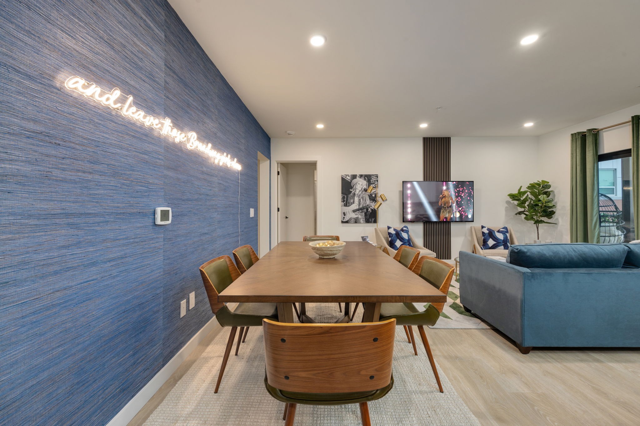 635 7th Ave, S Unit: 204