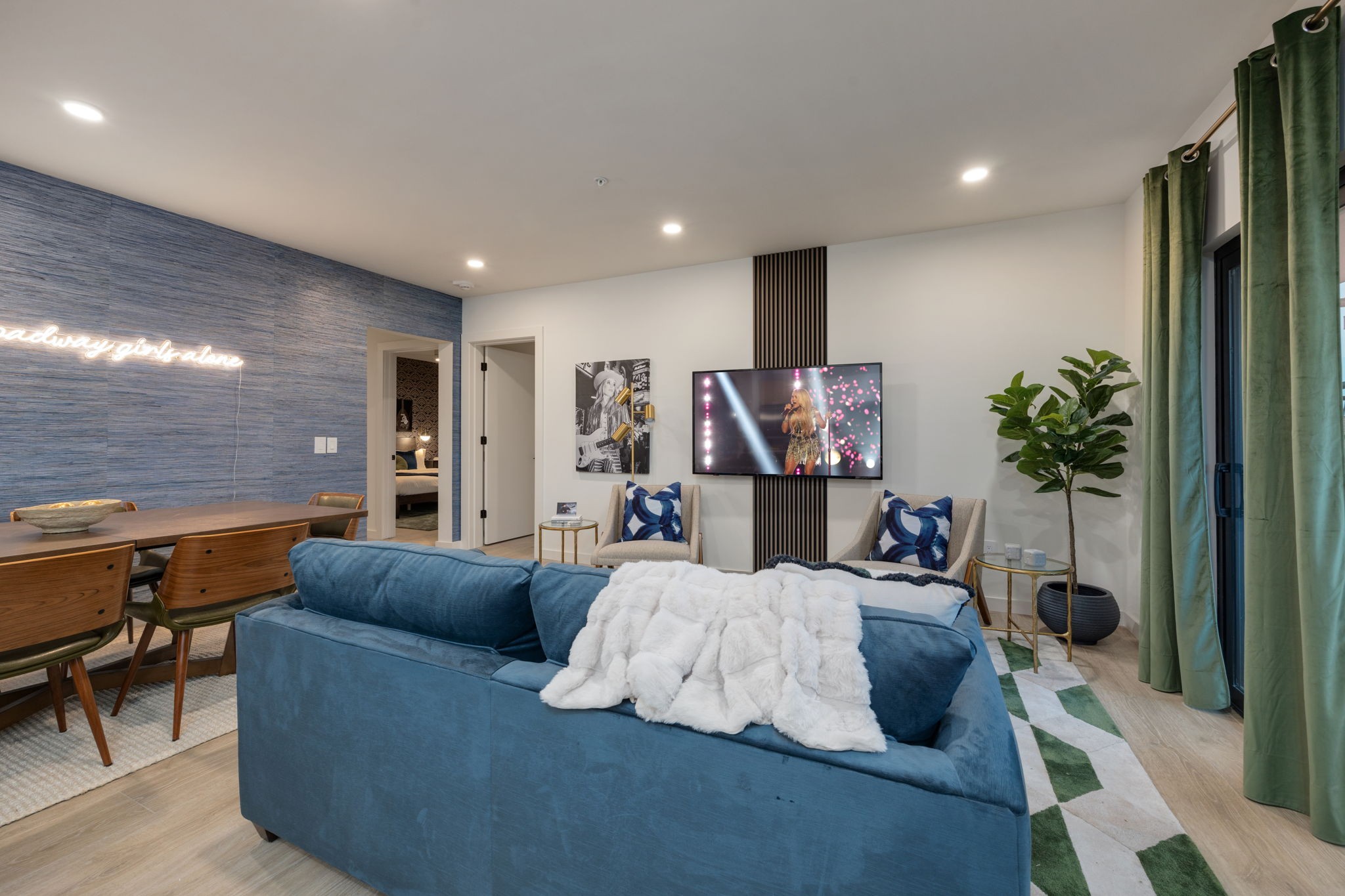 635 7th Ave, S Unit: 204