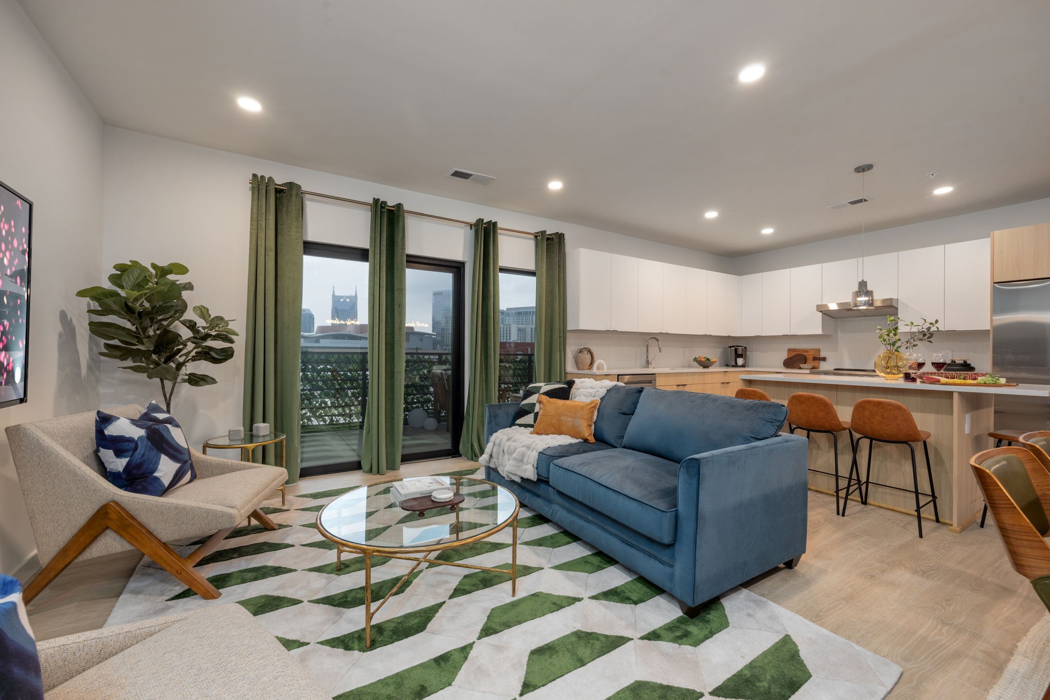 635 7th Ave, S Unit: 204