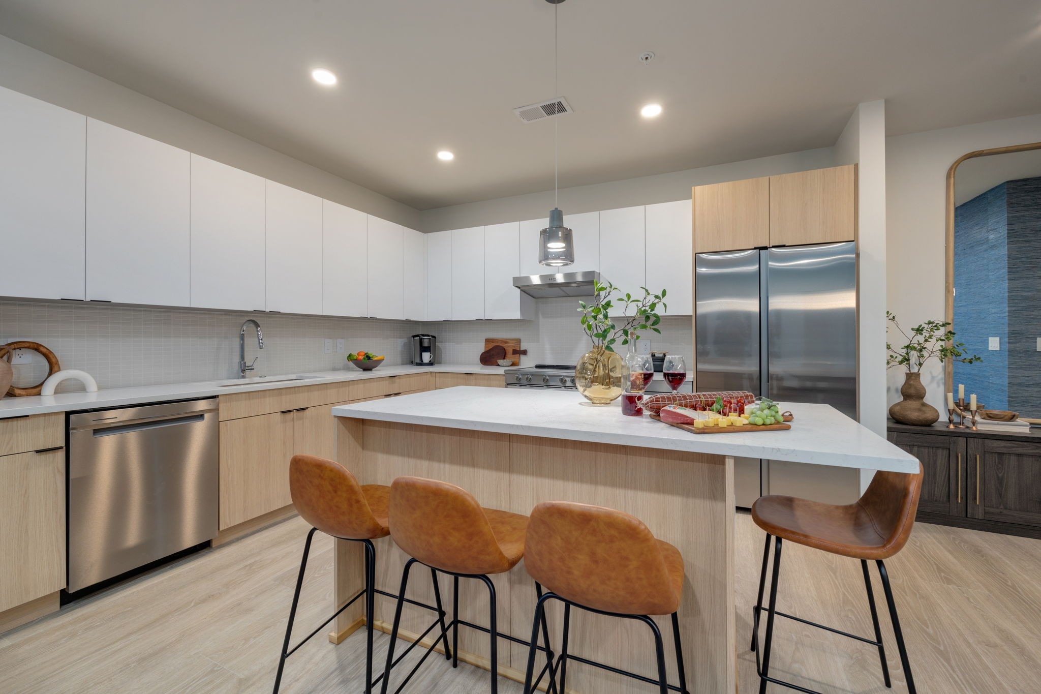 635 7th Ave, S Unit: 204