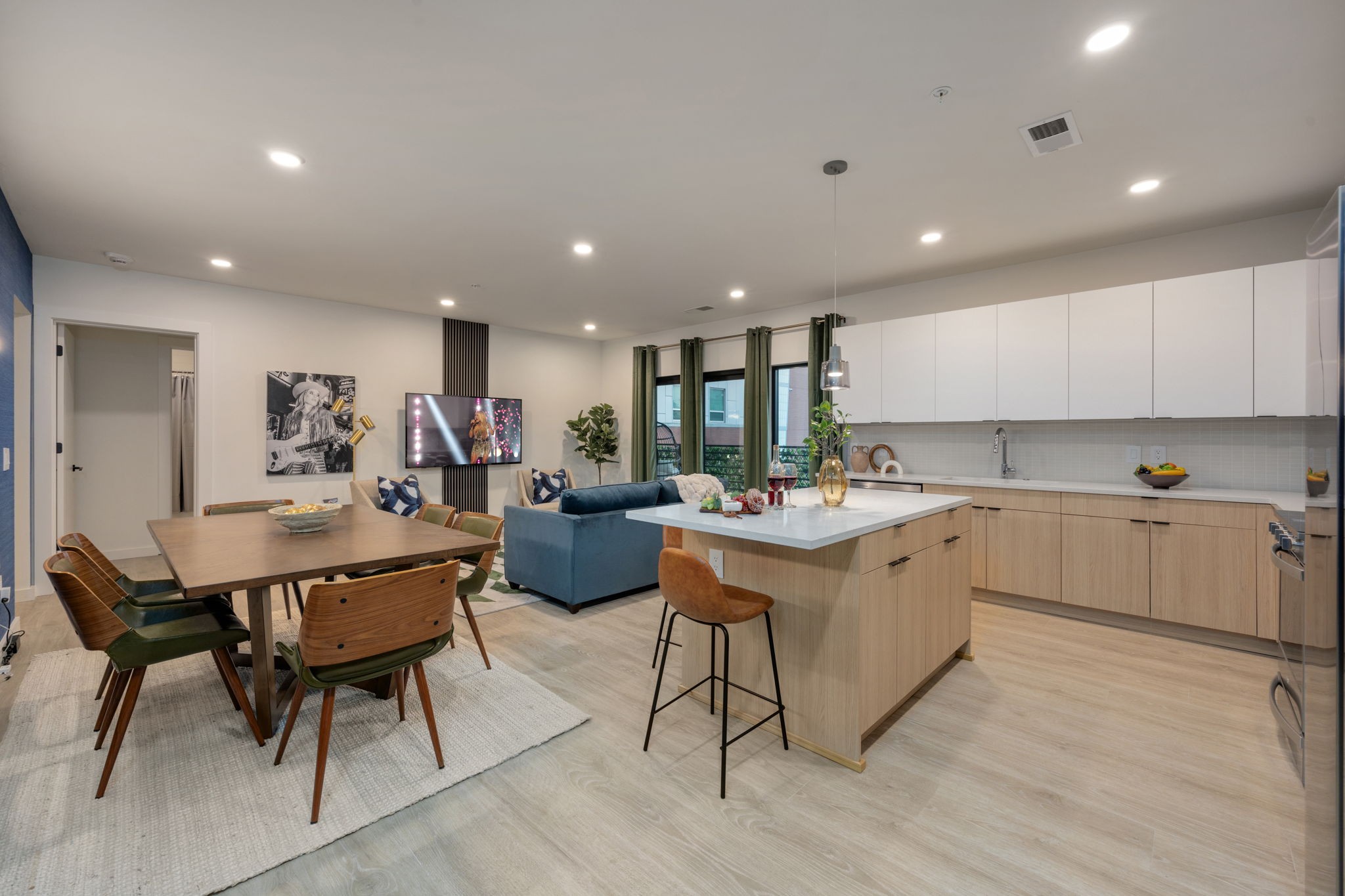 635 7th Ave, S Unit: 204