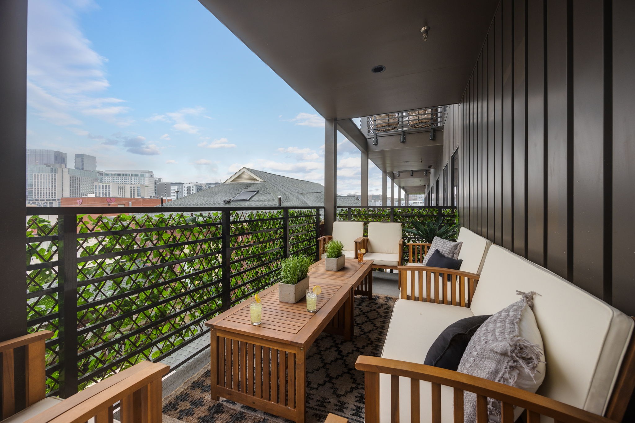 635 7th Ave, S Unit: 204