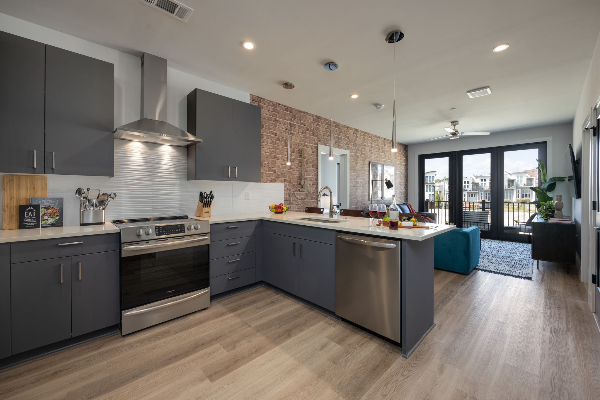 303 31st Ave, N Unit: 415