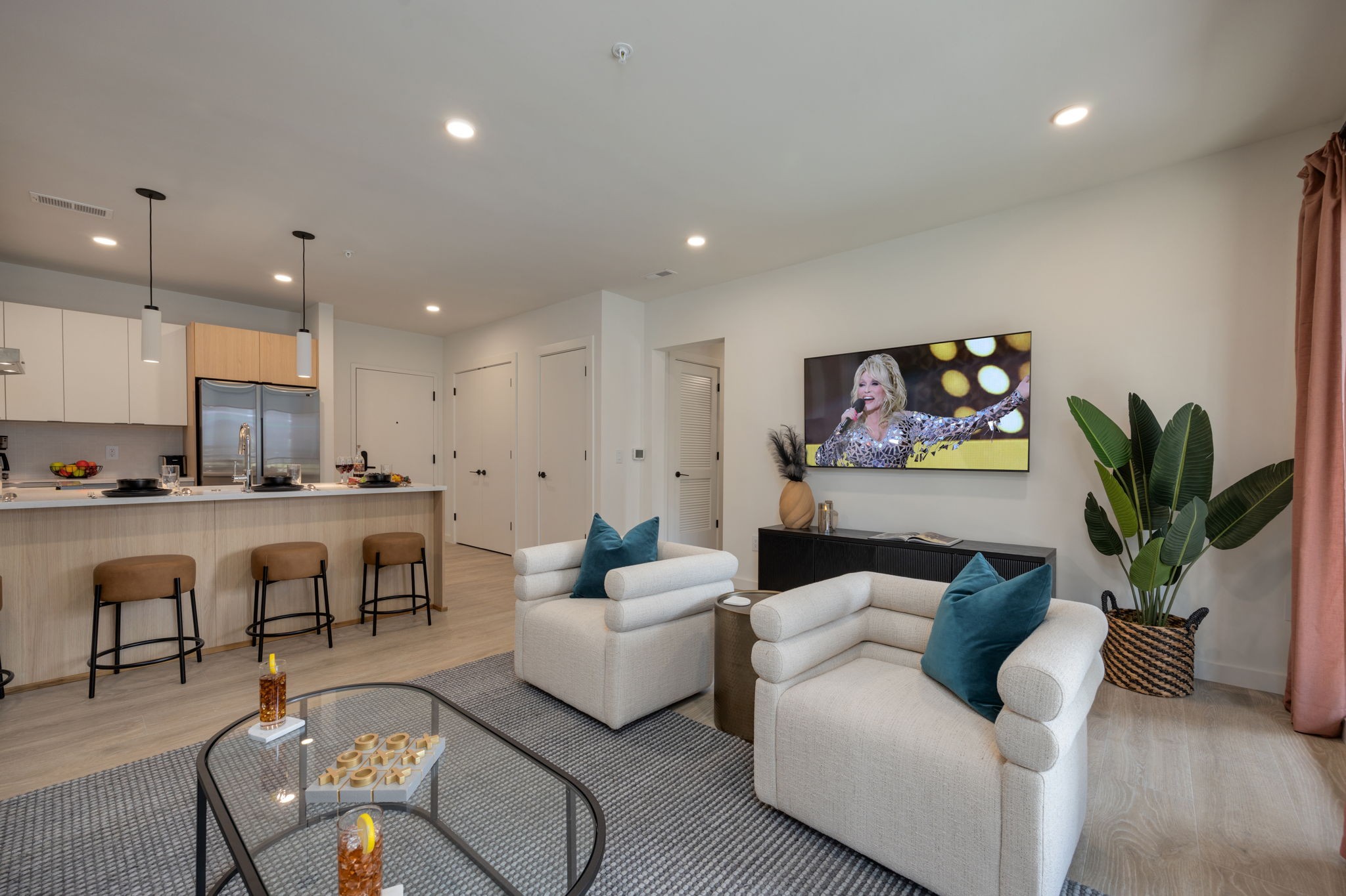 635 7th Ave, S Unit: 302