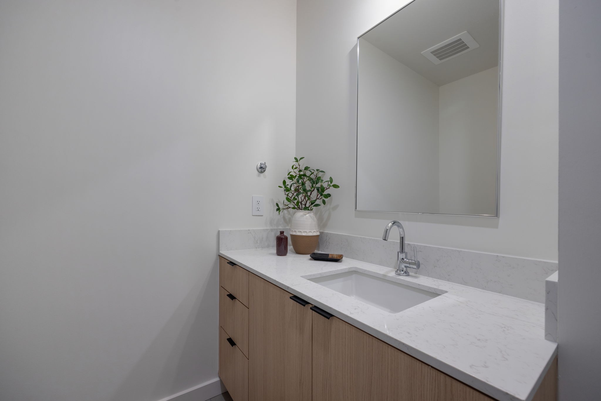 635 7th Ave, S Unit: 302