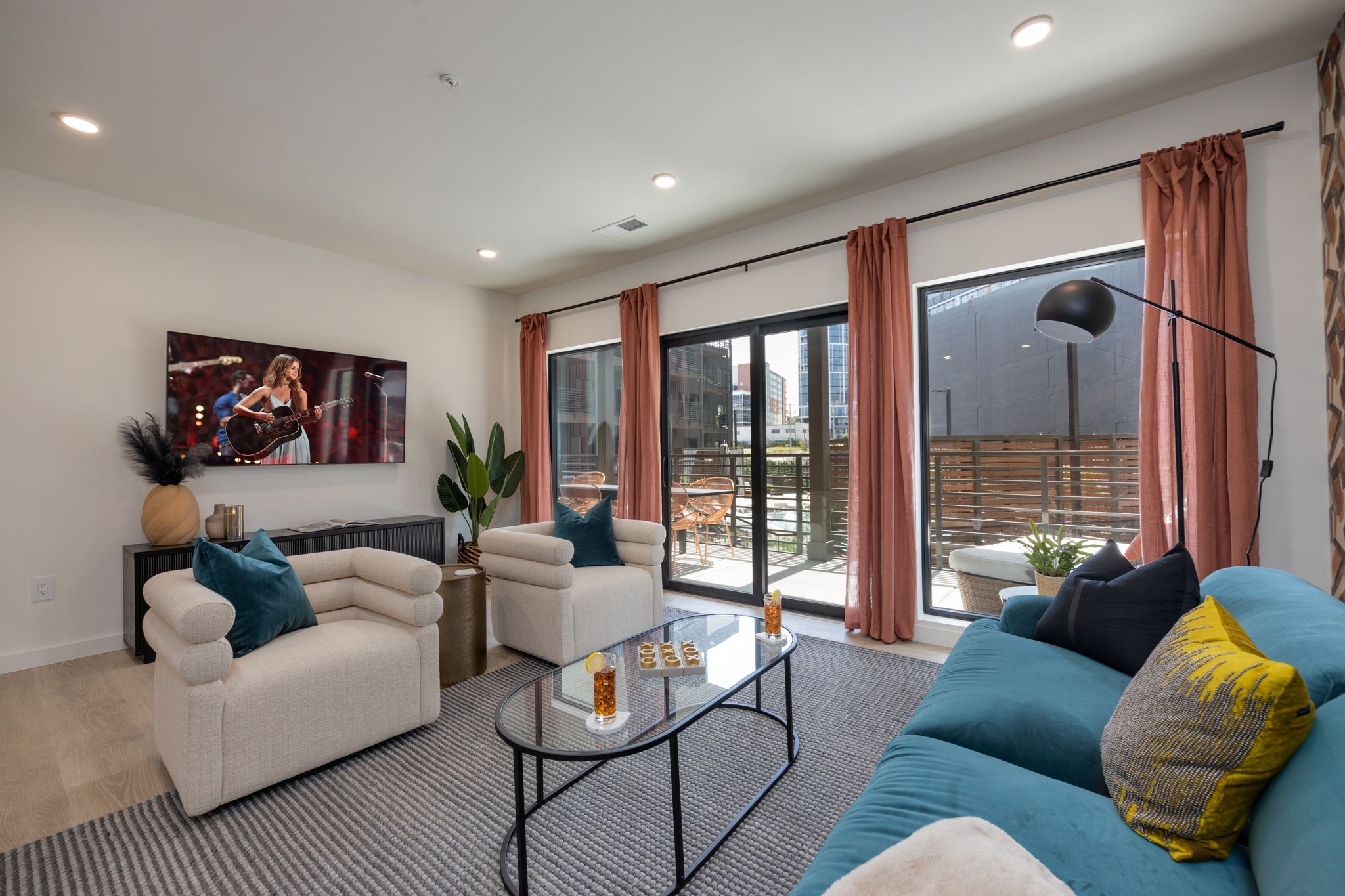 635 7th Ave, S Unit: 302