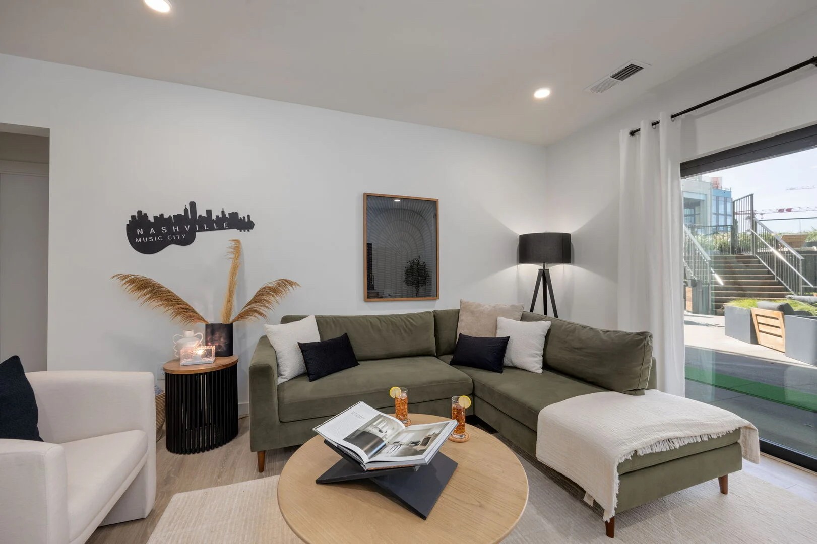 635 7th Ave, S Unit: 212