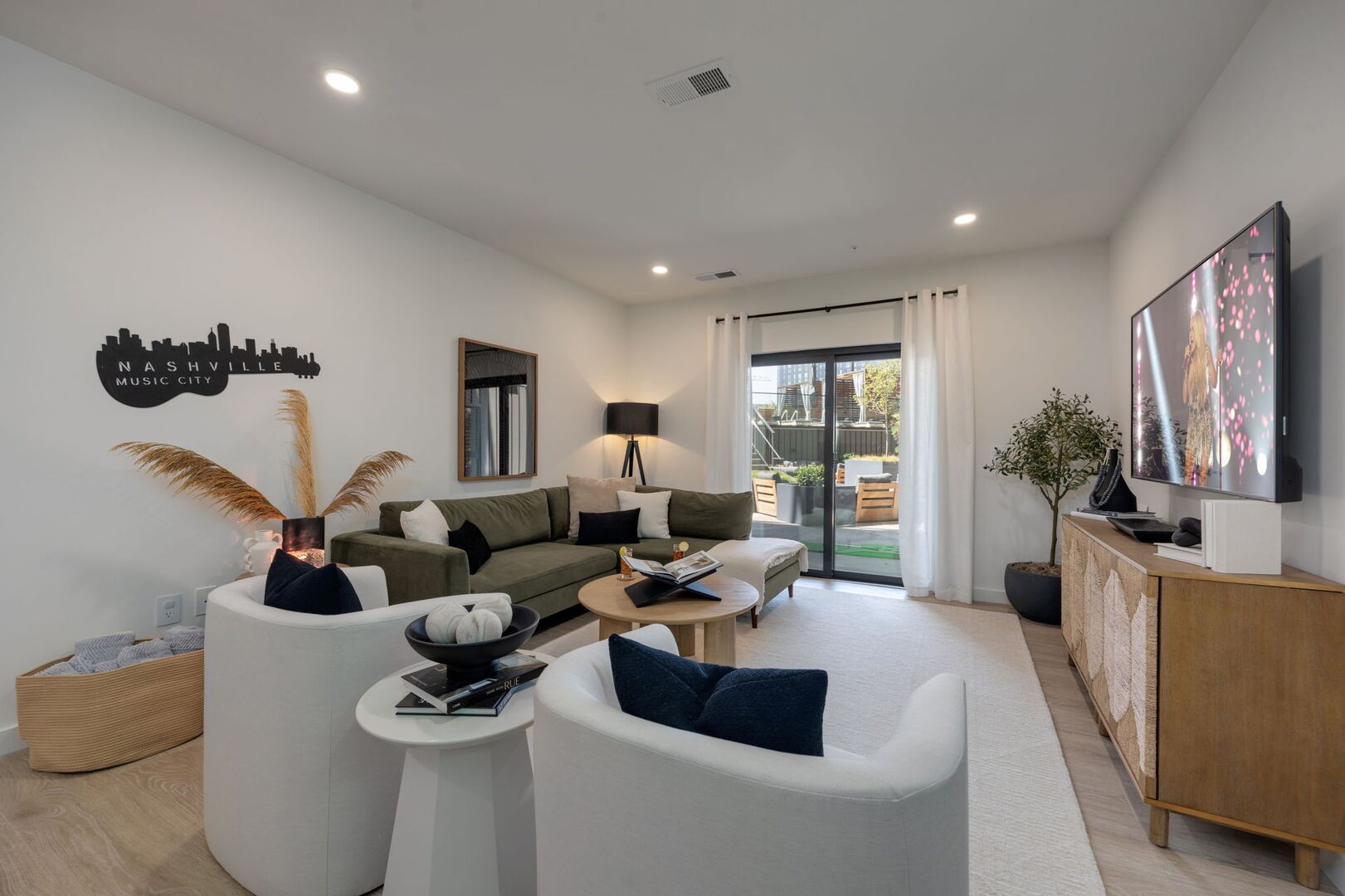 635 7th Ave, S Unit: 212