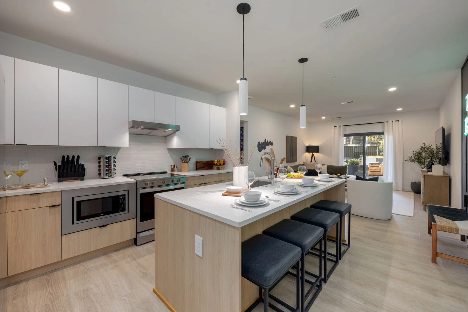 635 7th Ave, S Unit: 212