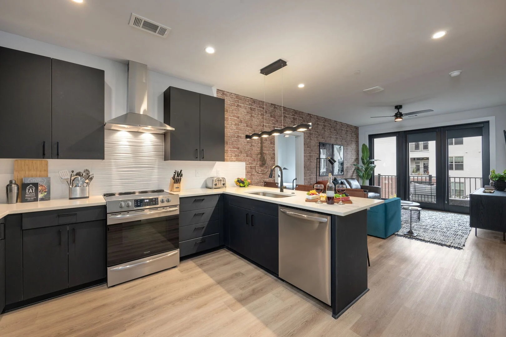 303 31st Ave, N Unit: 305