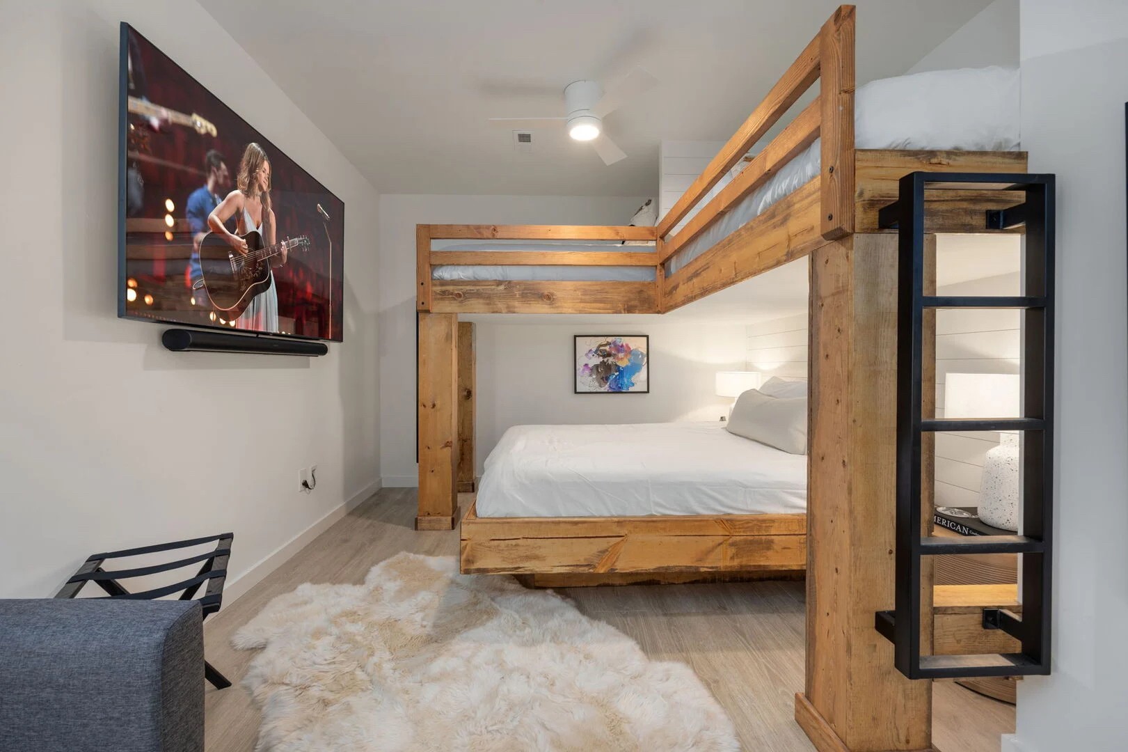 635 7th Ave, S Unit: 611