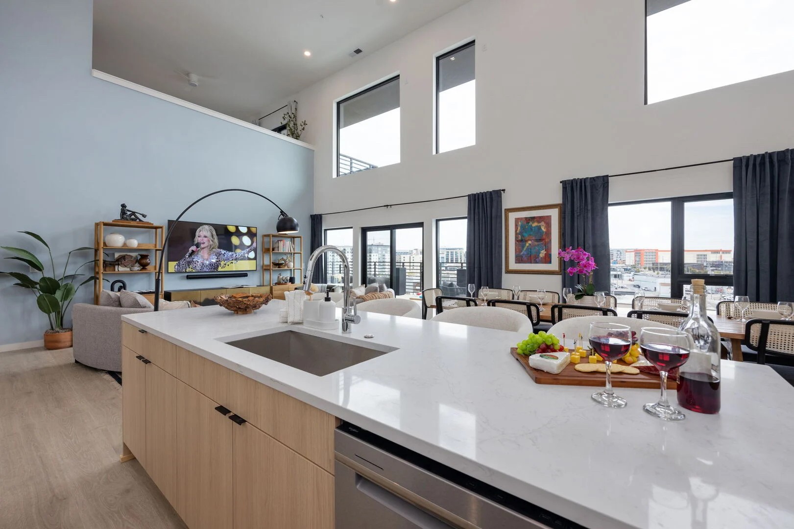 635 7th Ave, S Unit: 611