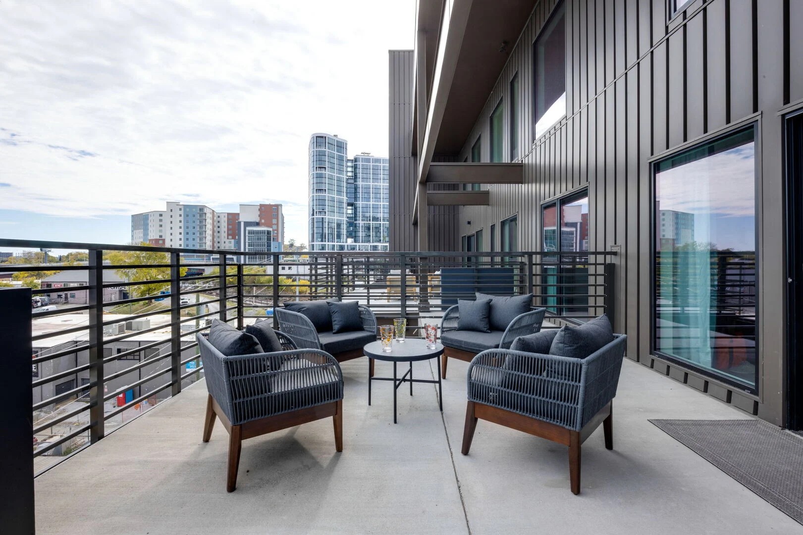 635 7th Ave, S Unit: 611