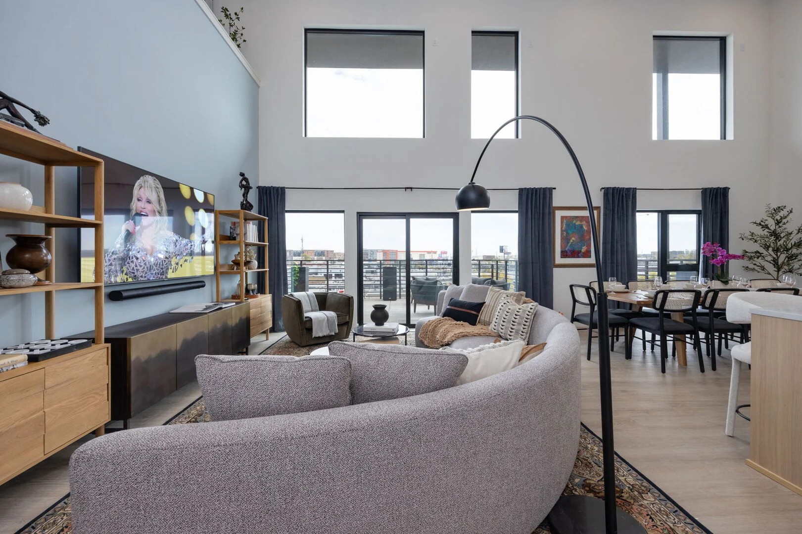 635 7th Ave, S Unit: 611