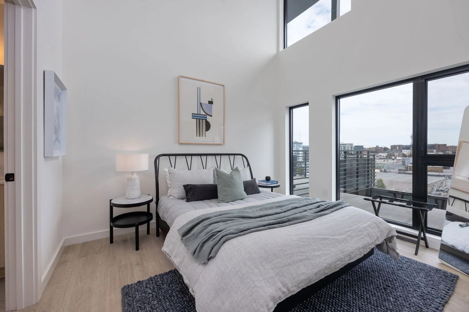 635 7th Ave, S Unit: 611