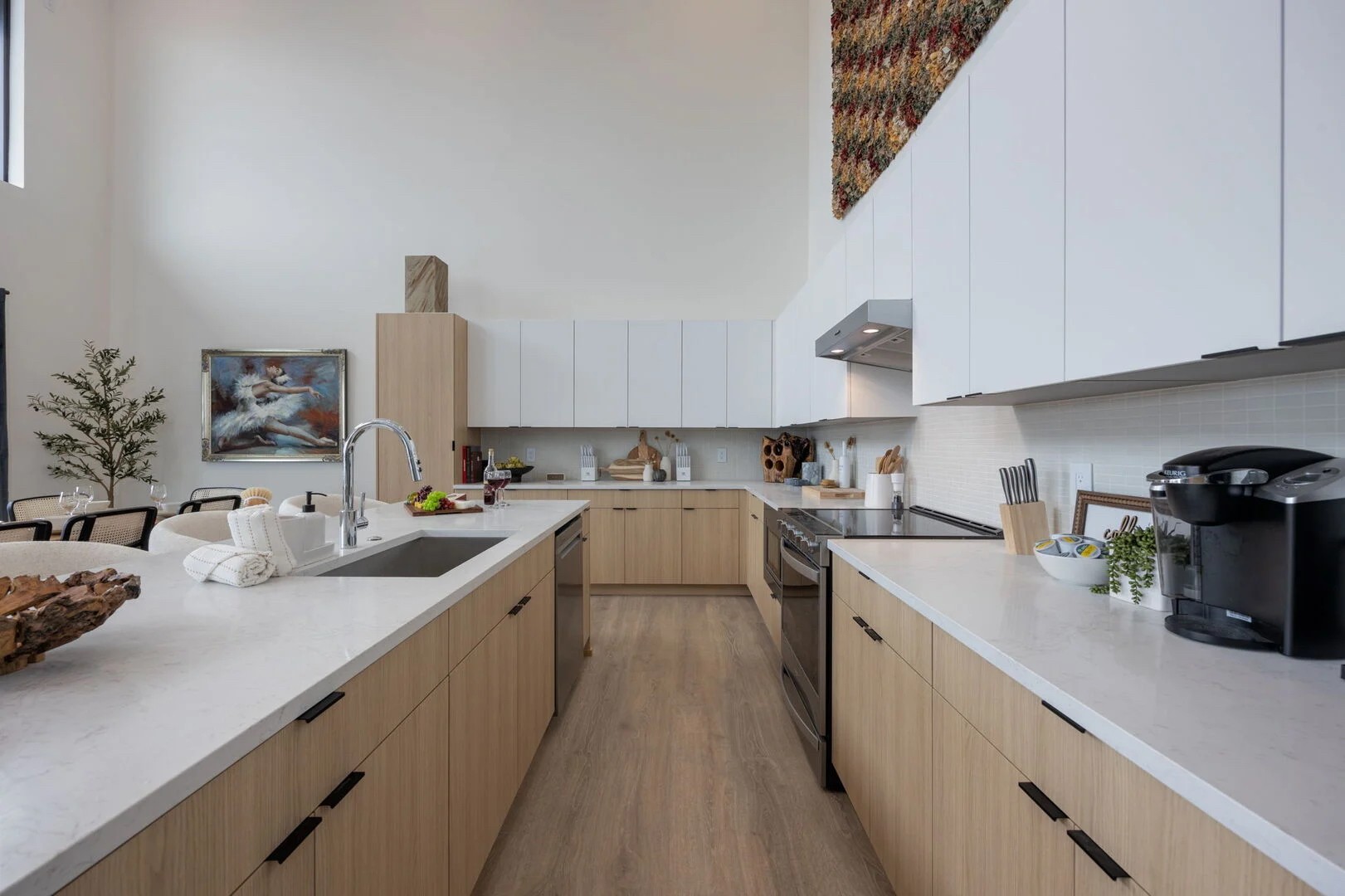 635 7th Ave, S Unit: 611