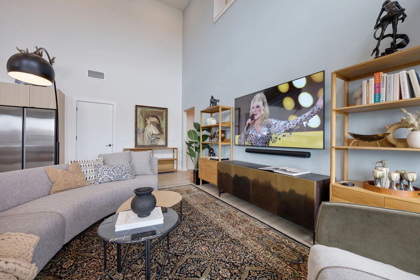 635 7th Ave, S Unit: 611