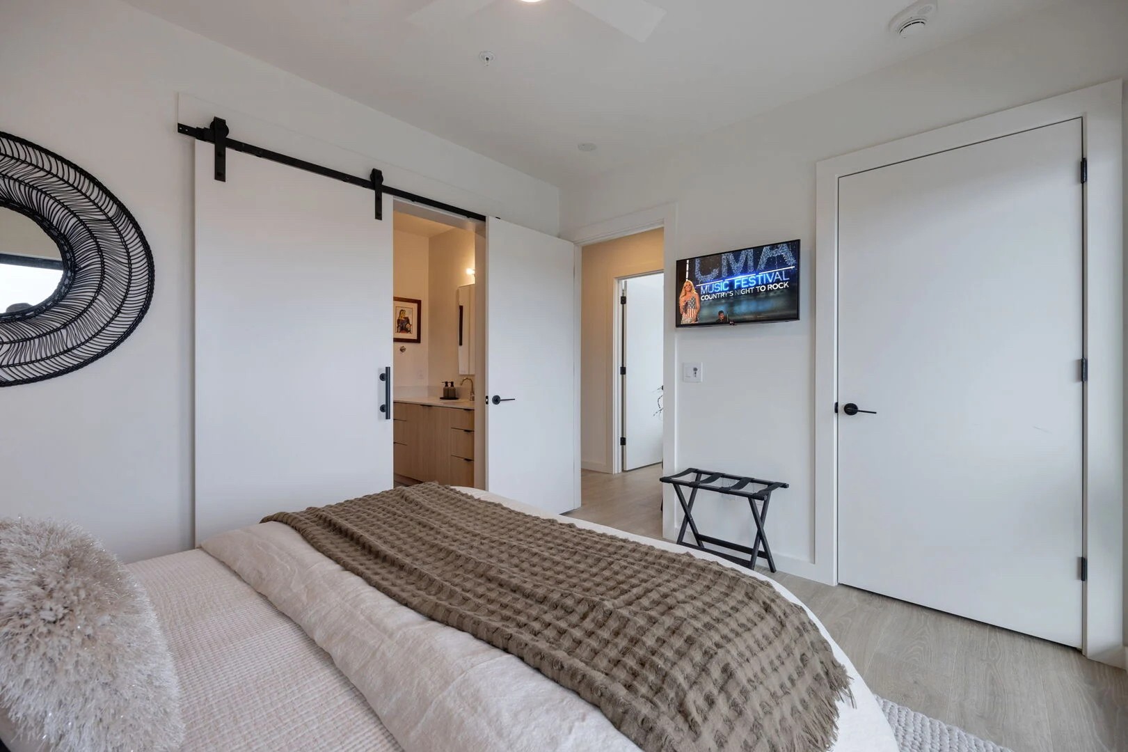635 7th Ave, S Unit: 611