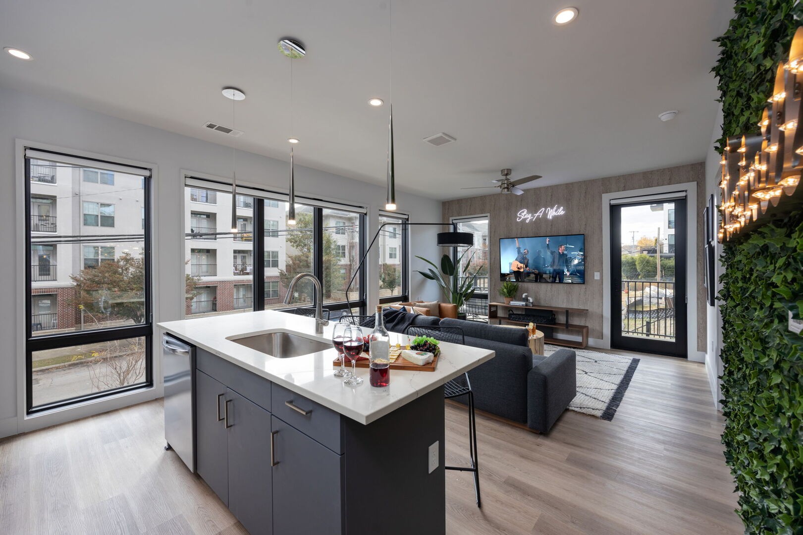 303 31st Ave, N Unit: 201