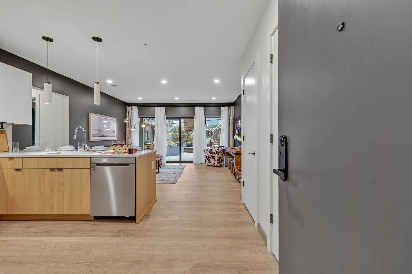 635 7th Ave, S Unit: 203