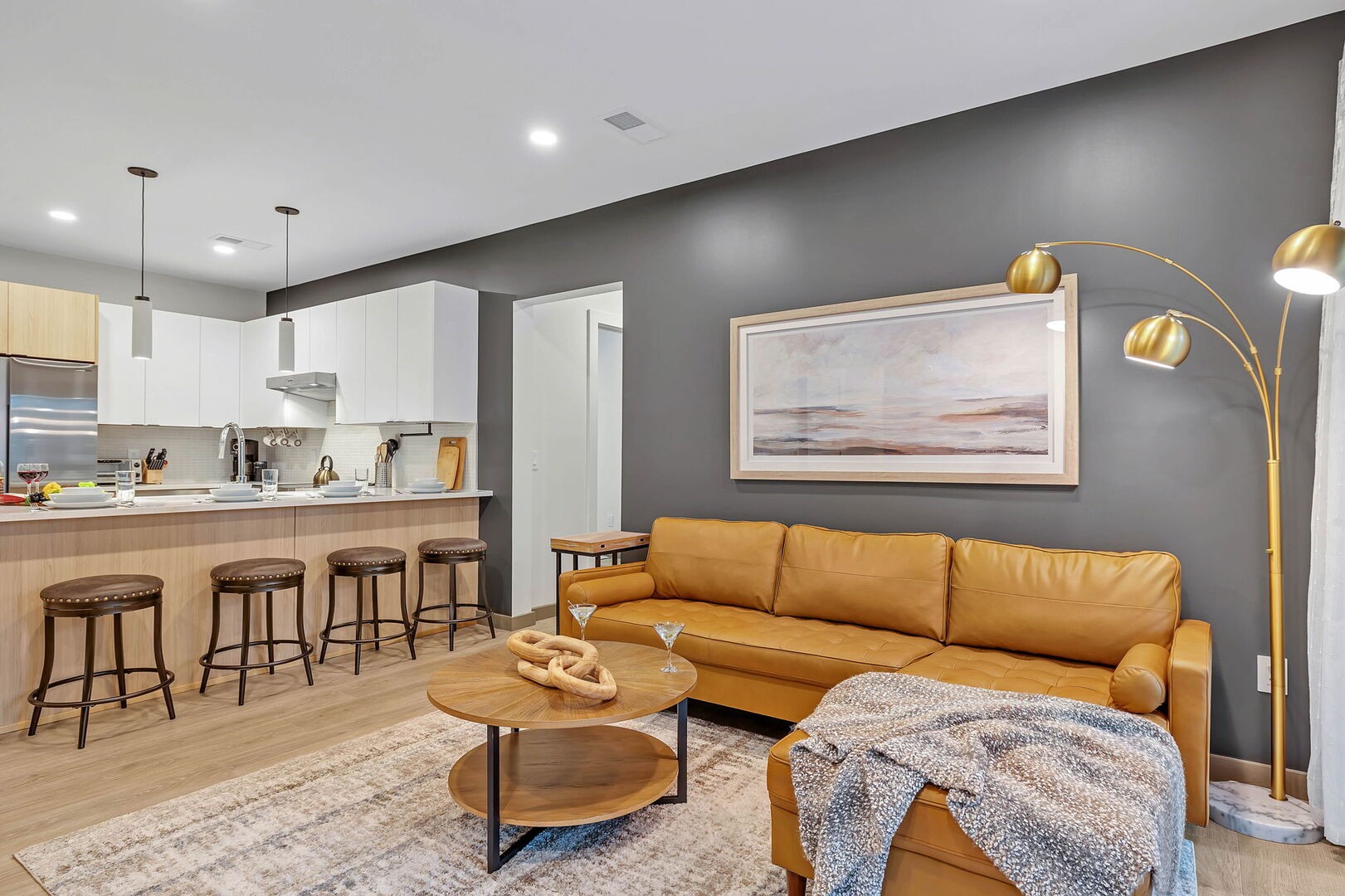 635 7th Ave, S Unit: 203