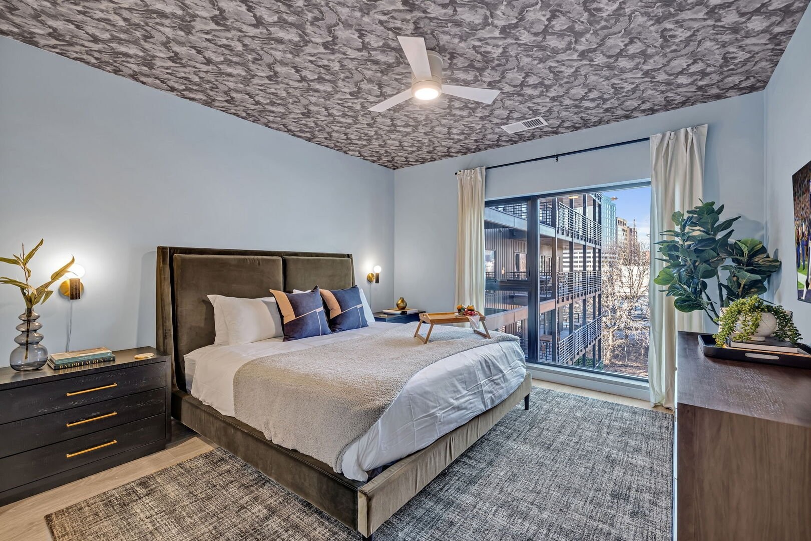 635 7th Ave, S Unit: 405