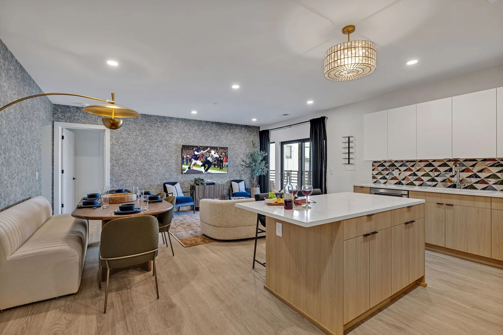 635 7th Ave, S Unit: 405