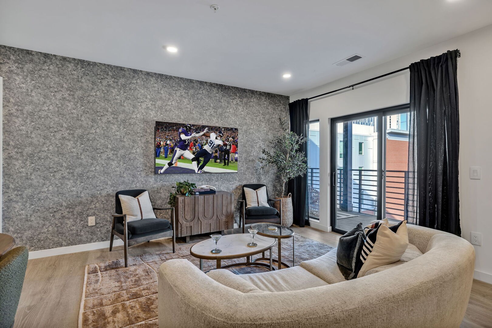 635 7th Ave, S Unit: 405