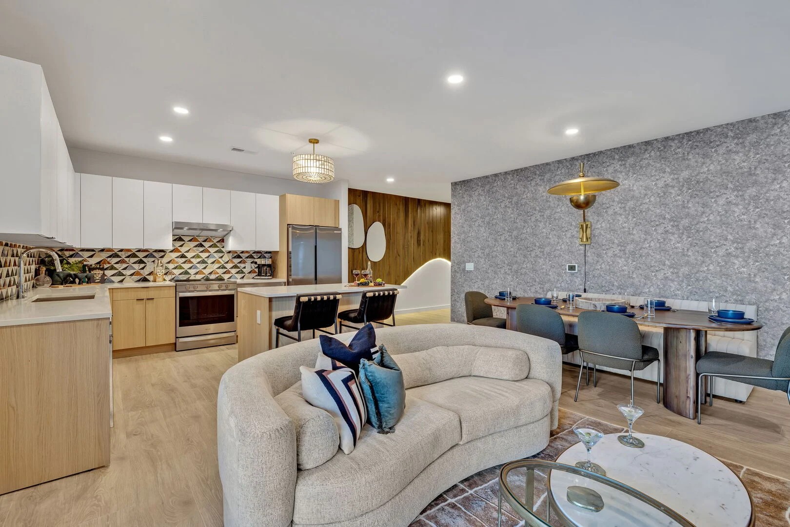 635 7th Ave, S Unit: 405